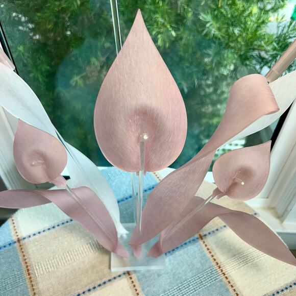 Vintage Lucite Calla Lily Sculpture with Pink and White Petals 24.5” - Picture 9 of 16